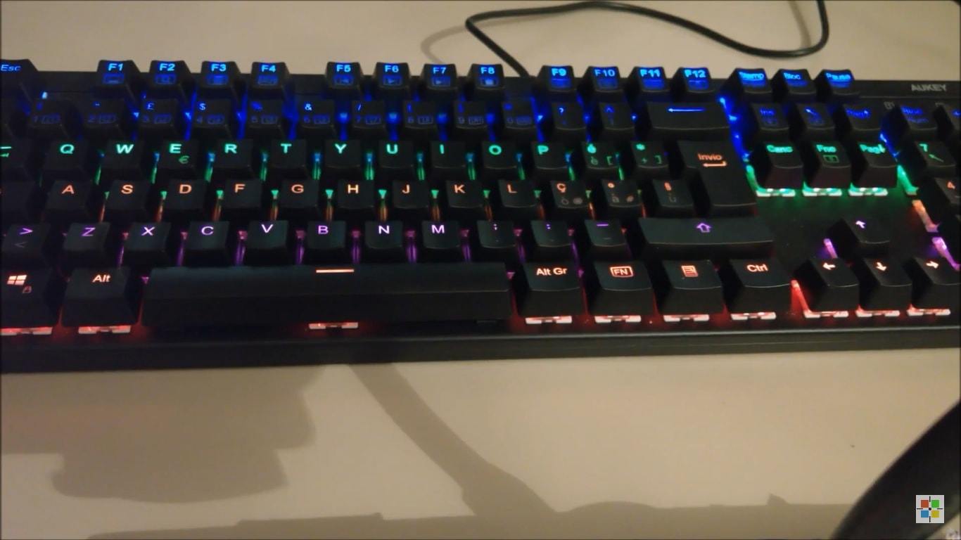 Recensione tastiera meccanica retroilluminata Aukey 105 tasti