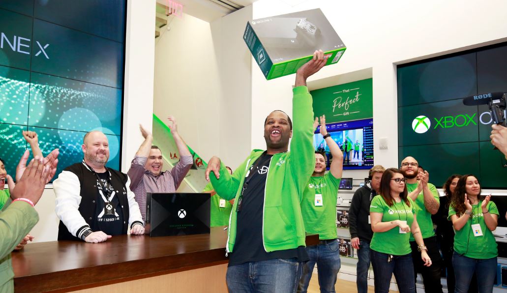 Xbox One X supera nel Regno Unito le vendite di PlayStation4 Pro al lancio