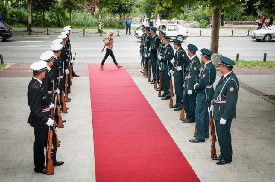 L’attimo fuggente. Ma come porti i capelli bella bionda…