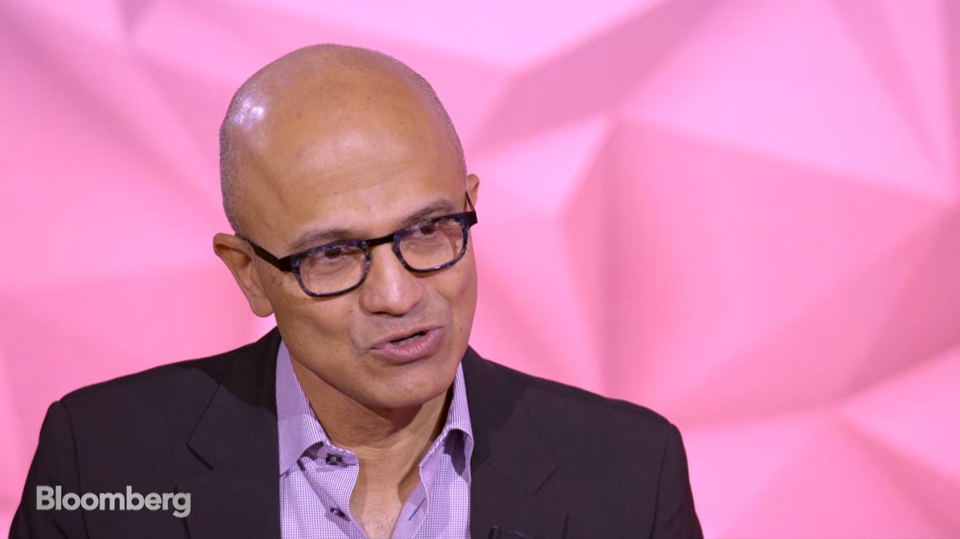 Satya Nadella e le 3 figuracce su Windows Phone, Microsoft Band e Groove Musica [Video]