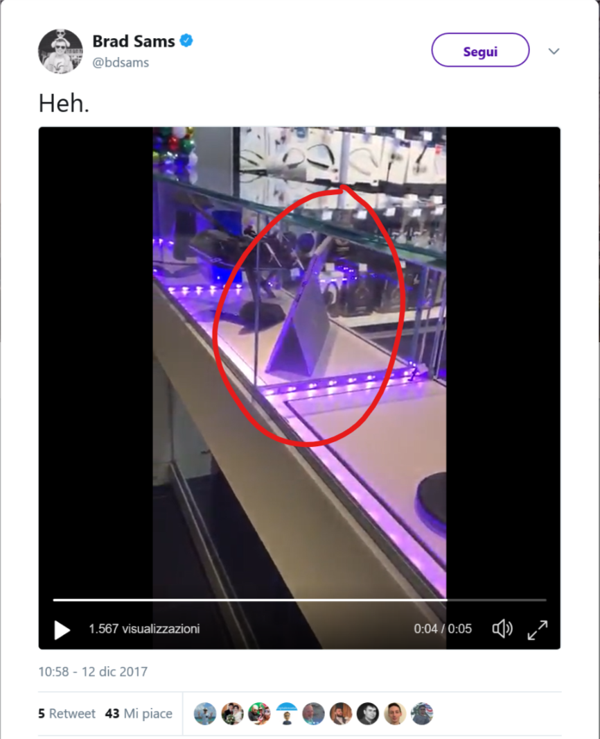 E’ proprio un Surface quello pizzicato in un Apple Reseller ?