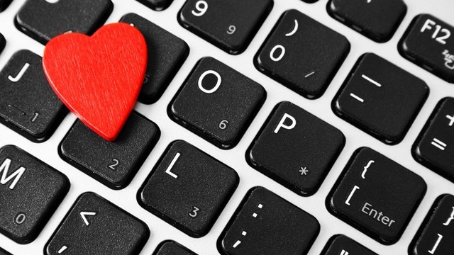 San Valentino, un rischio per la privacy condividere password e device col proprio partner