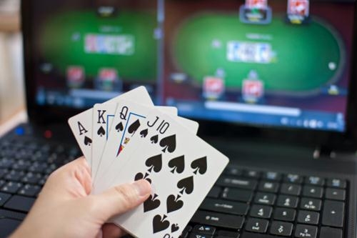 Gioco online, italiani secondi in Europa per spesa. 56mila hanno chiesto aiuto per smettere.